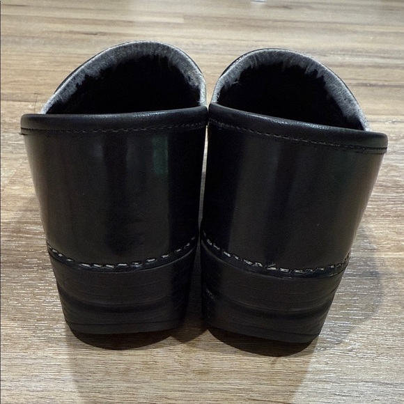 Dansko Size 39 Glossy Green Women's Clogs - Picture 5 of 12